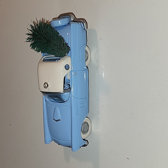 Vintage 1956 Ford Thunderbird Collector's Series Ornament (1993) - Picture 3 of 14